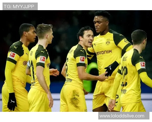 德甲激战：多特蒙德6-2曼联绝杀瞬间引发争议判罚全场沸腾