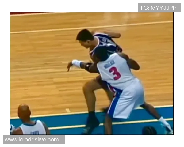 姚明在赛场上的英姿与激情展现篮球之美的精彩瞬间