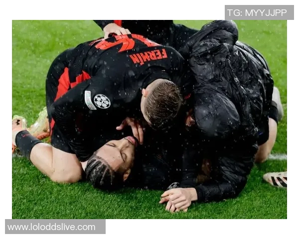 本菲卡逆转里昂上演惊天冷门全场欢呼声震天响