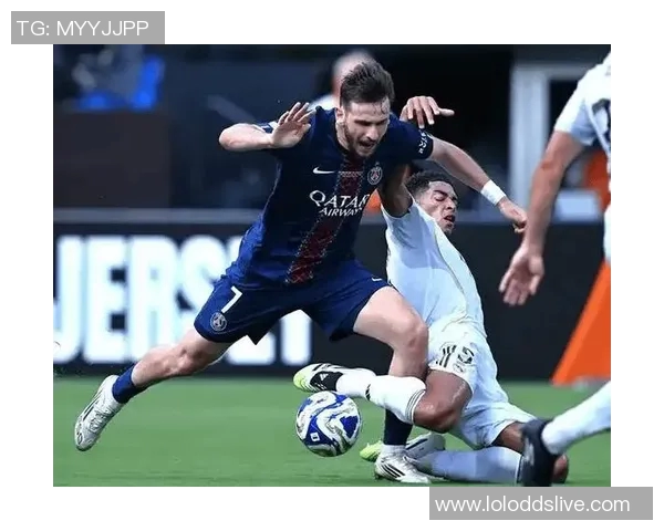 足总杯激战莱比锡与巴黎圣日耳曼战成平局帽子戏法引发全场狂欢