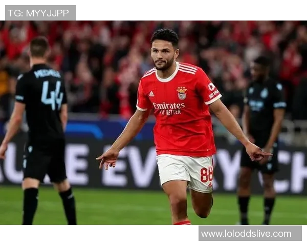 本菲卡狂胜那不勒斯五球大捷赛场瞬间引发热烈反响